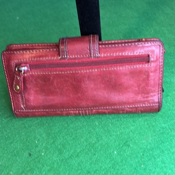 FOSSIL VINTAGE IN RICH RED LEATHER LONG WALLET - Picture 2 of 15